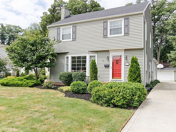 3rd image of 576 Lake Forest Dr