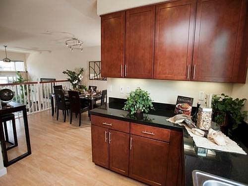 3rd image of 512 Adora Cir