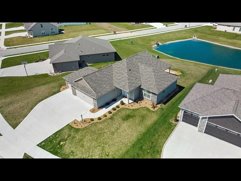 303 Edenbridge Blvd — Photo 3