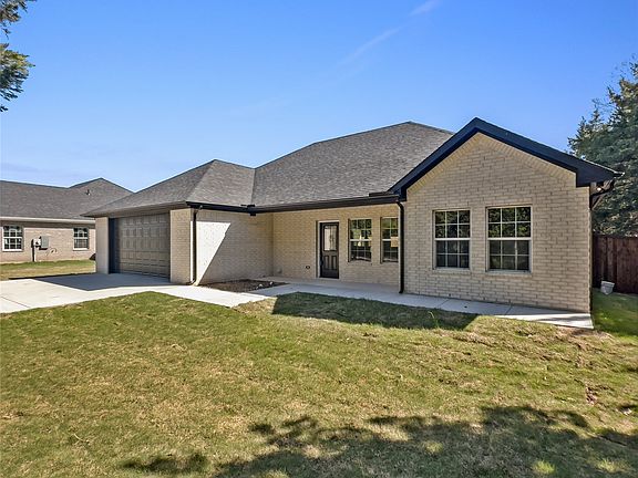 2nd image of 905 W Cardinal St