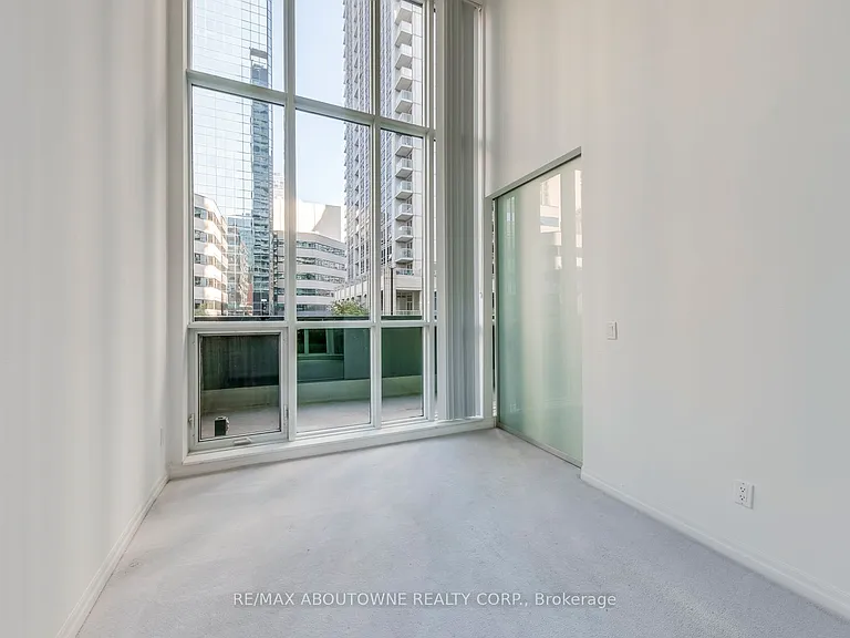 770 Bay St #202 — Photo 27