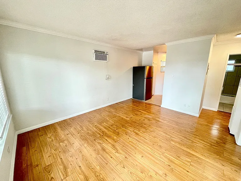 4232 Lindblade Dr — Photo 1