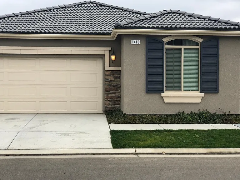 1413 Johnson Ln — Photo 1
