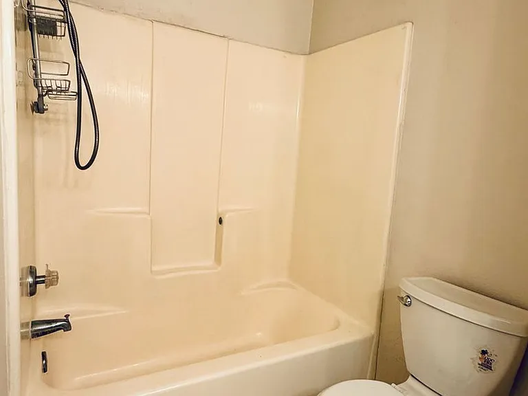 255 E Upjohn Ave — Photo 10
