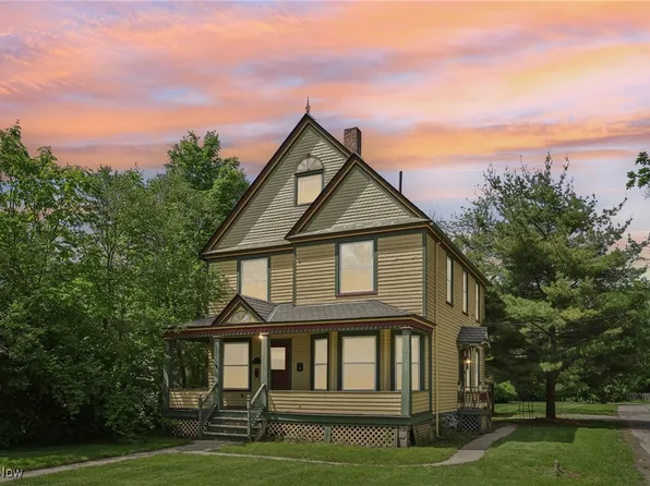 137 E Bridge St, Berea, OH 44017