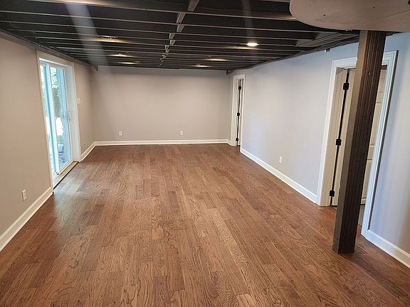 4th image of 8422 Thornhill Dr