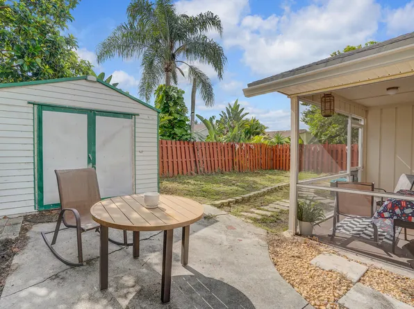 8716 Crater Terrace, West Palm Beach, FL 33403