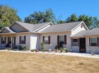 1670 Woods Ln, Centralia, IL 62801