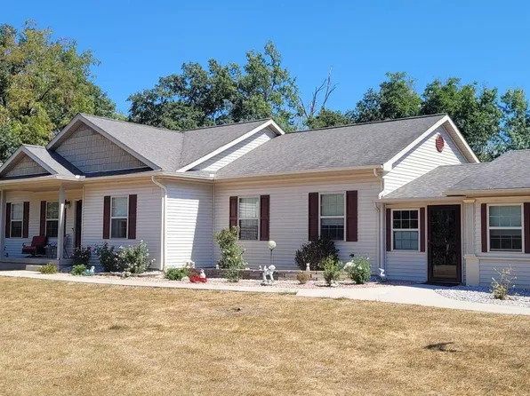 1670 Woods Ln, Centralia, IL 62801