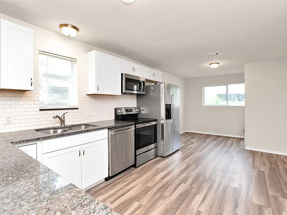 5th image of 915 Eleanor St Unit A
