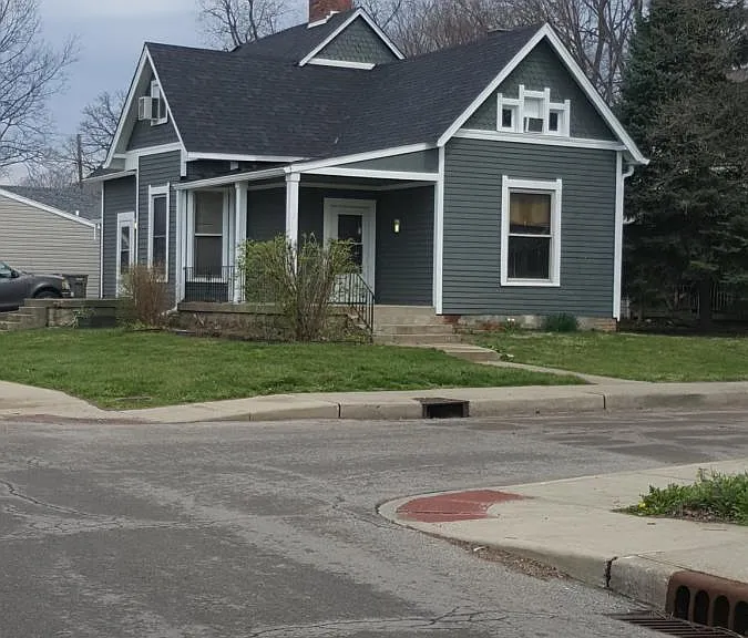1402 Pleasant St #2 — Photo 2