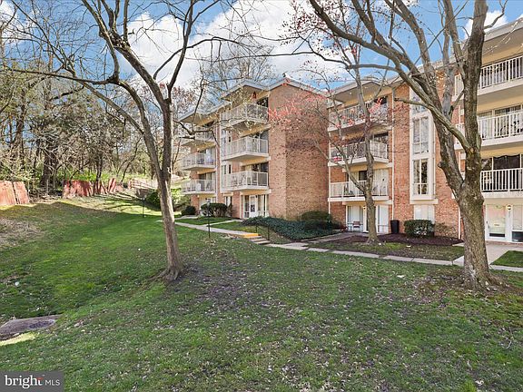 3rd image of 2527 Huntington Ave #17