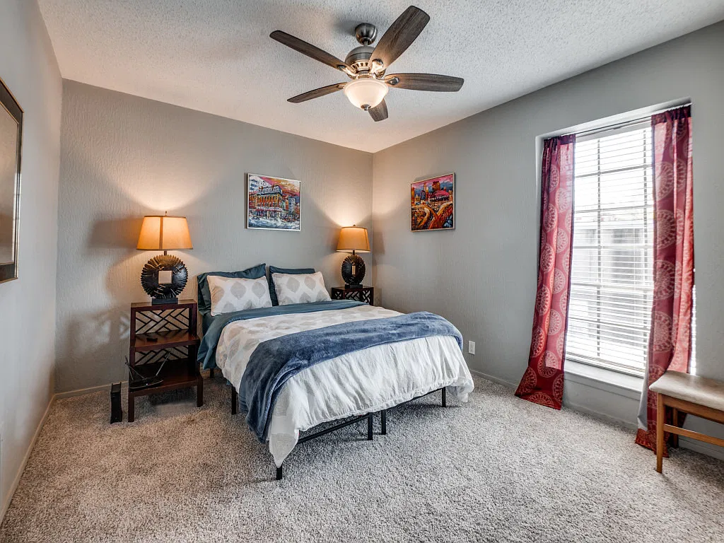 2 bed, 971 sqft, $2,200 — Photo 2