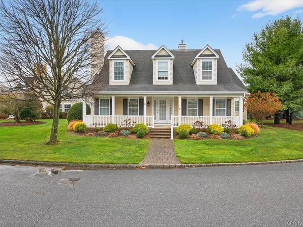 41 Golden Spruce Drive, Calverton, NY 11933