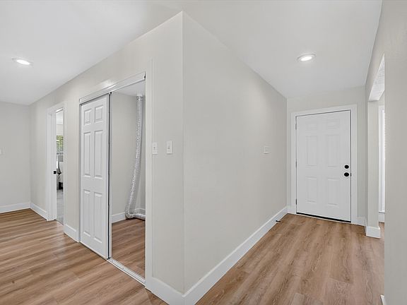 5th image of 372 Tooley St