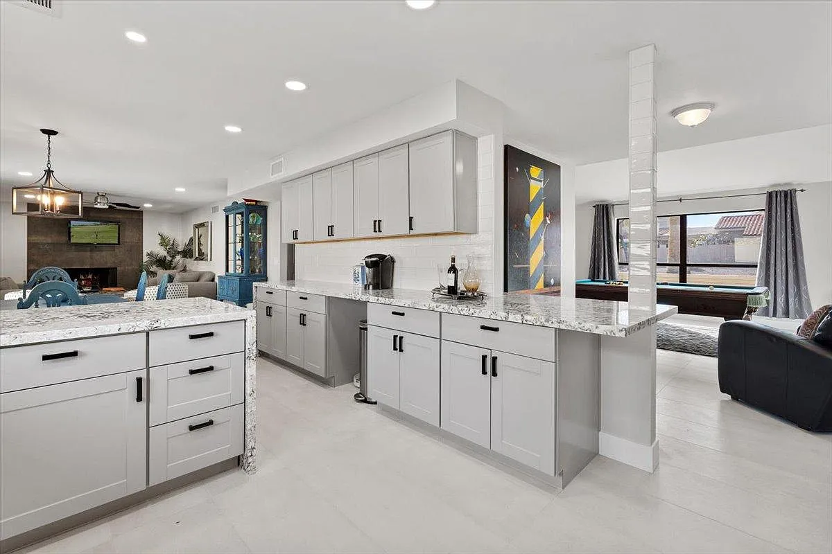 1745 N La Rosa Dr — Photo 4