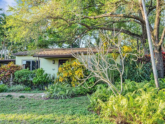 3rd image of 1411 SW 8th Court