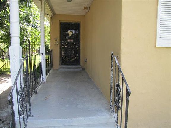 3rd image of 1612 Shirley Dr