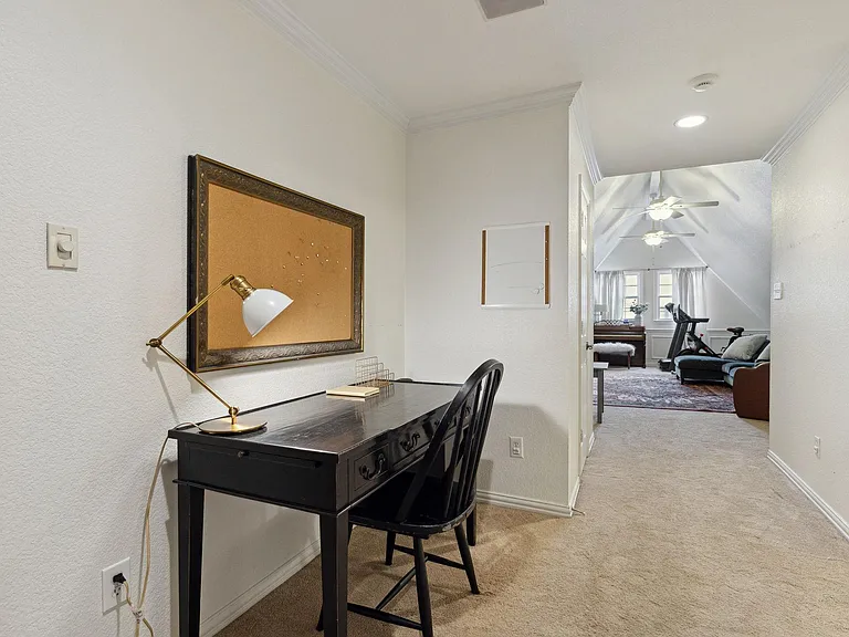 2704 Amherst Ave — Photo 32