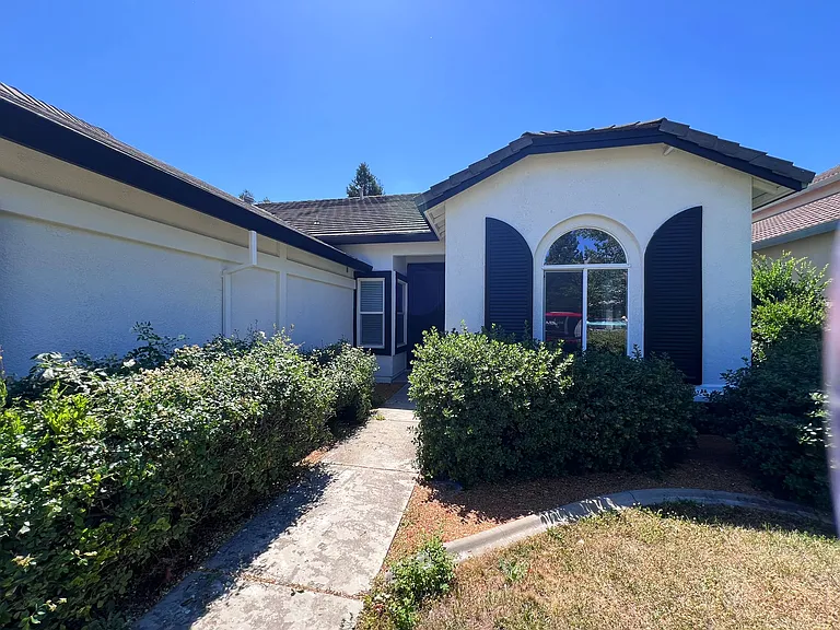 10233 Stathos Dr — Photo 4