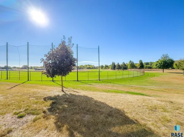 1111 S Bridgeport Pl, Sioux Falls, SD 57106