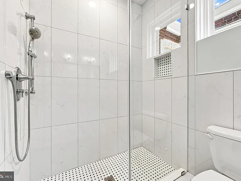 2337 E Fletcher St — Photo 17