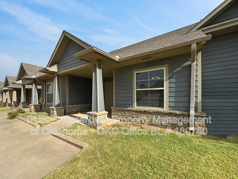 1 bed, 1.0 bath, 869 sqft, $1,300 — Photo 2
