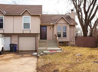 146 N Saxony Dr, Olathe, KS 66061