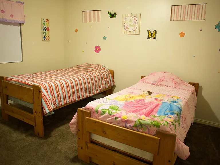 Bed 2 w/ walk in closet