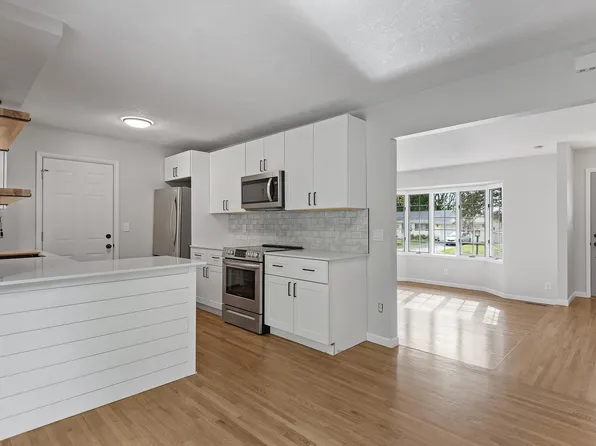 2265 Lamplight Dr, Woodbury, MN 55125