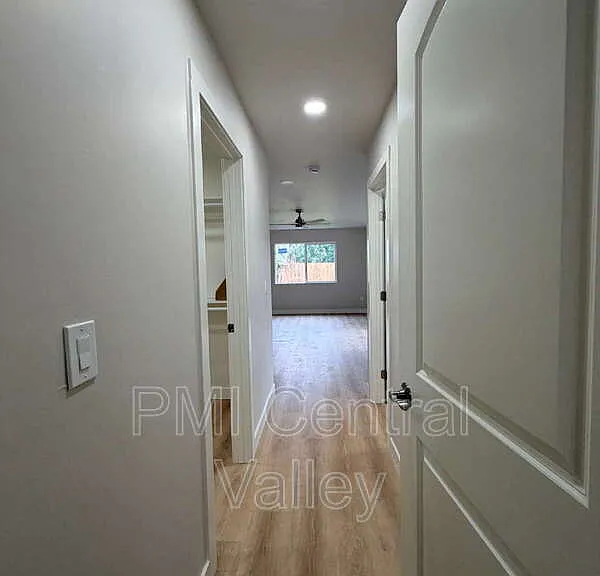 1710 Waverly Dr — Photo 25