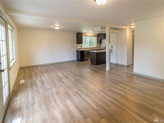 4th image of 16502 38th Ave E