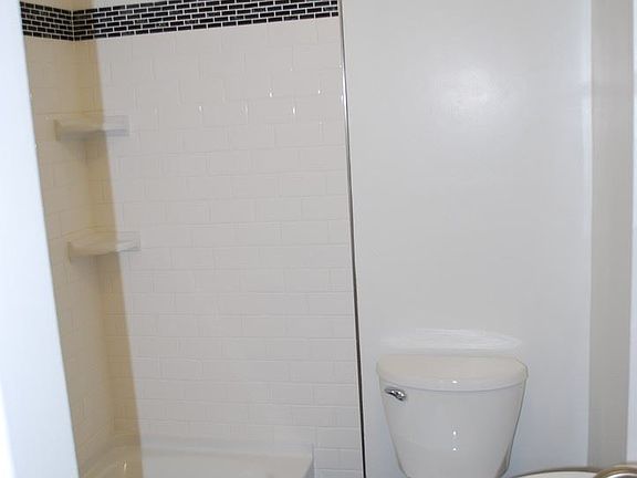 2nd image of 2346 E Ocean Ave