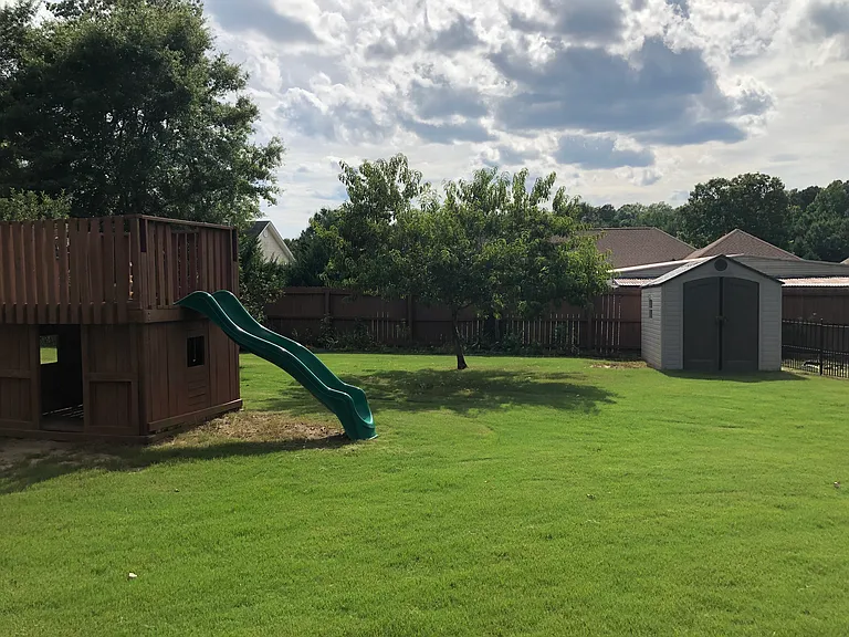 215 Live Oaks Cir — Photo 46