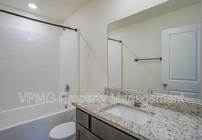 1423 W 16th Ave — Photo 17