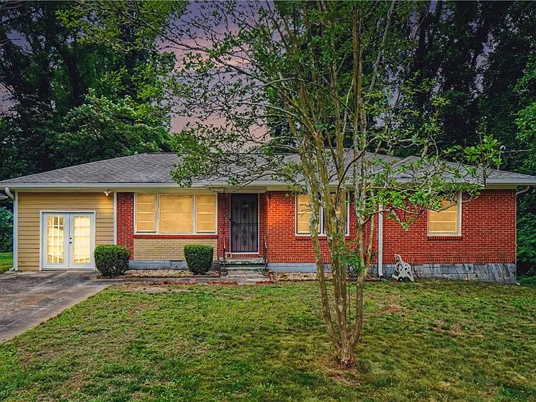 2939 Belvedere Ln — Photo 1