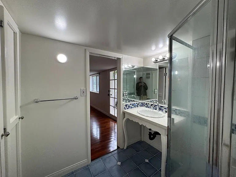 1527 Golden Ave — Photo 21
