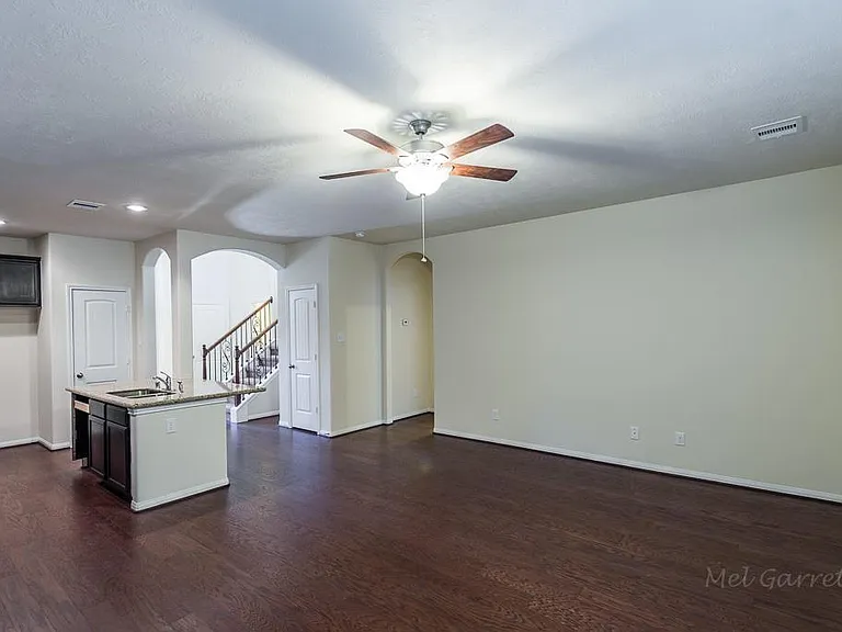 2911 Lake Dr — Photo 8