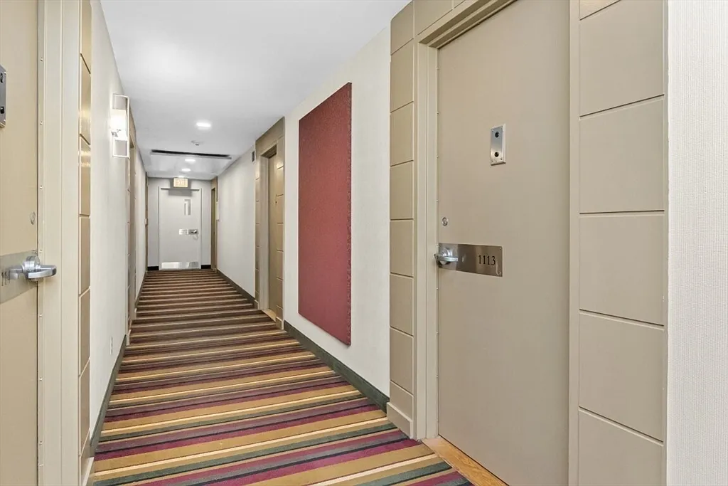 Studio, 1.0 bath, 500 sqft, $2,500 — Photo 2
