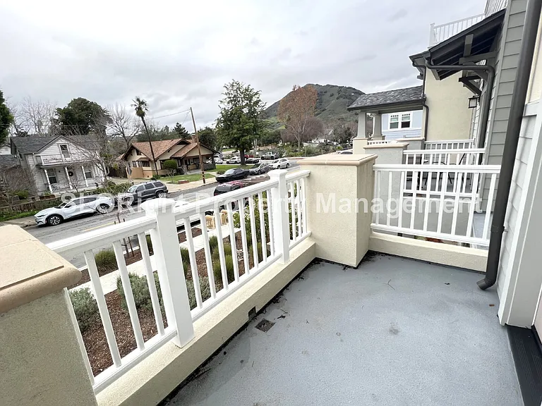 641-3 Pismo St — Photo 8