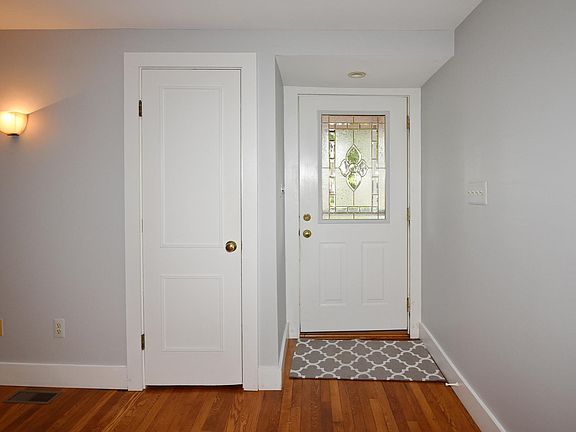 4th image of 208 California Ave