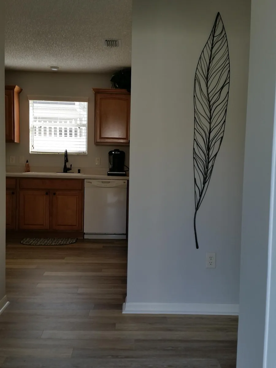 Building Photo - 802 Hilda Way