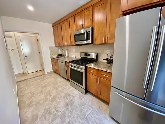 Rented by Zikos Realty Services | media 12