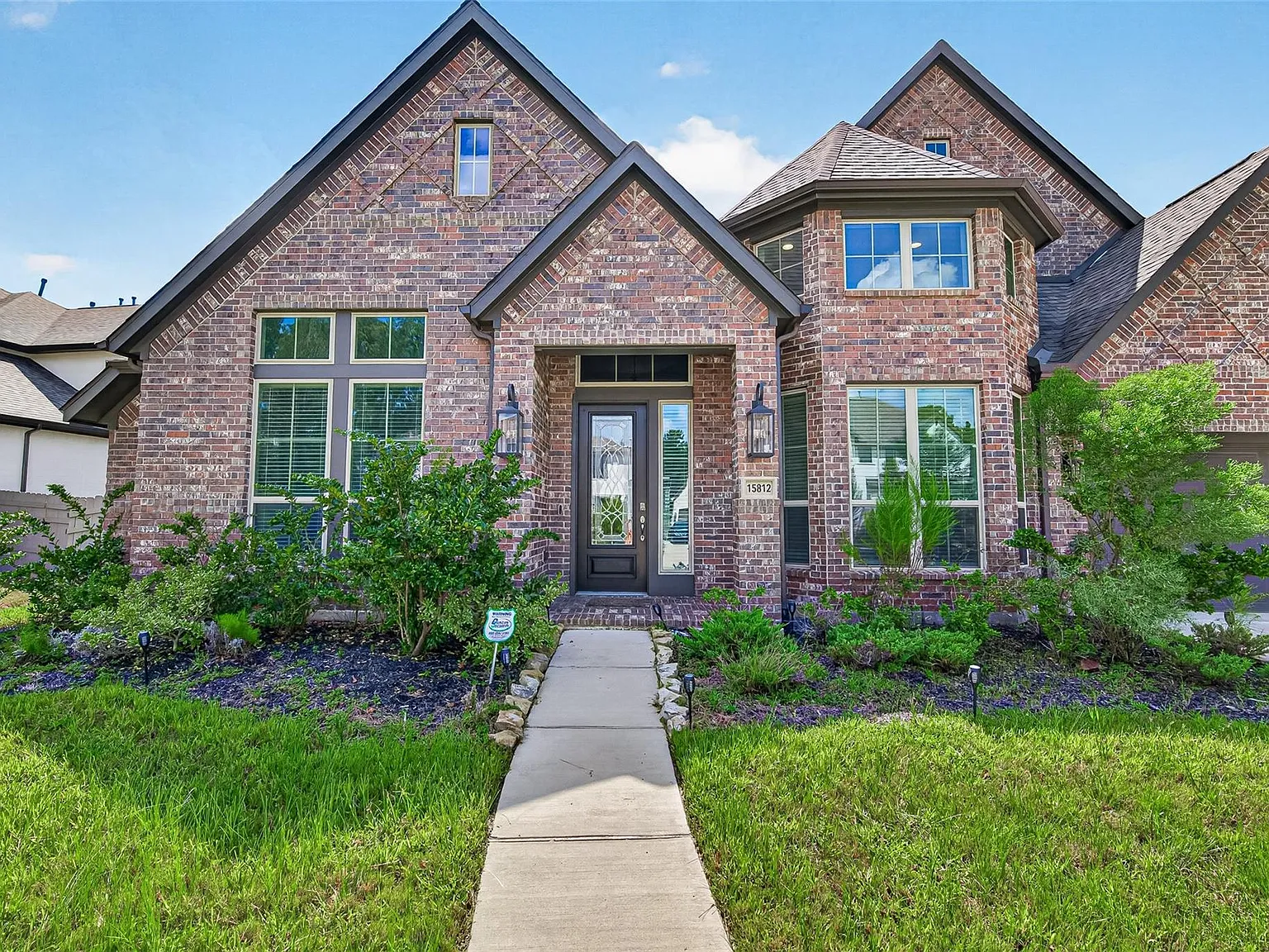 5 bed, 4.5 bath, 4397 sqft, $4,200 — Photo 3