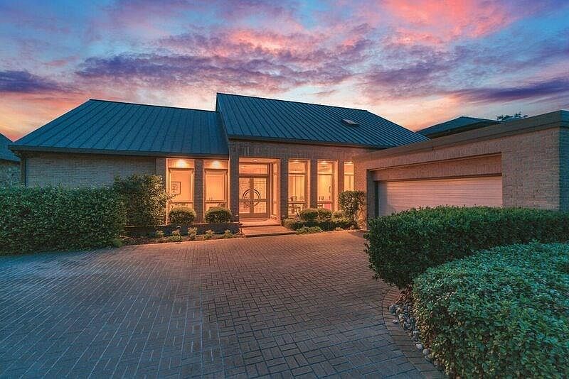 1st image of 481 Edgewood Dr