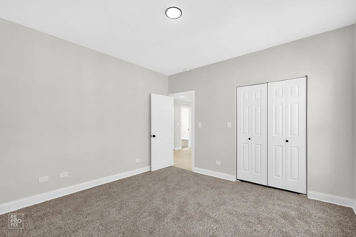 Building Photo - 310 N Menard