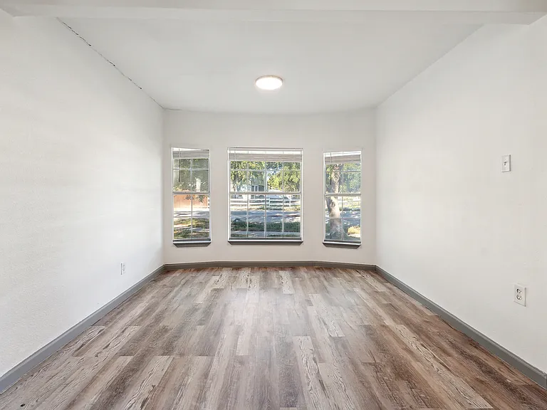 843 Zachry Dr — Photo 9