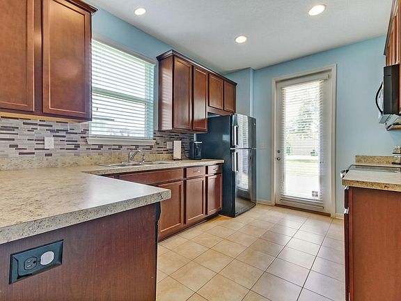 2nd image of 484 Vineyard Ln