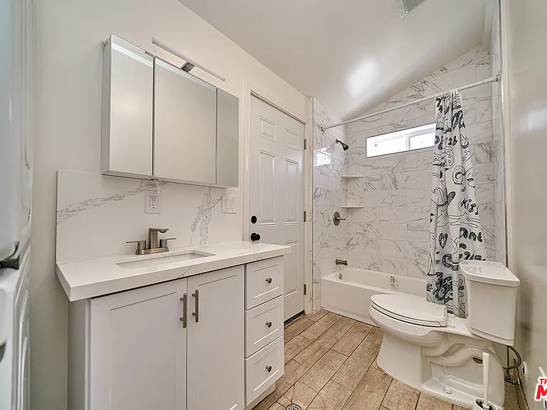 347 S Highland Ave — Photo 36