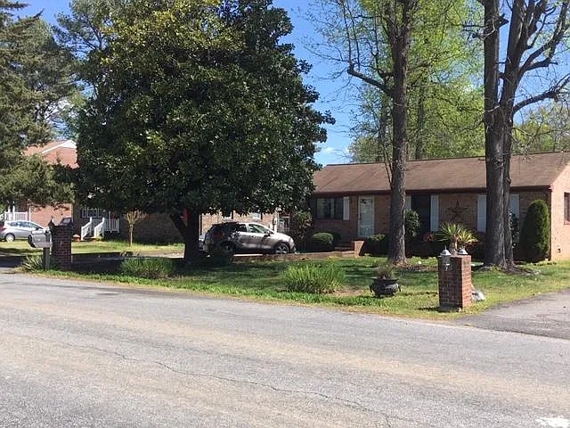 5411 Seminary Ave — Photo 3